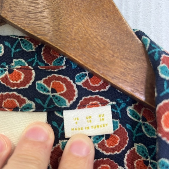 Anthropologie - Maeve Janie Flounced Colorful Print Blue Motif Blouse Size 6 - Picture 11 of 14